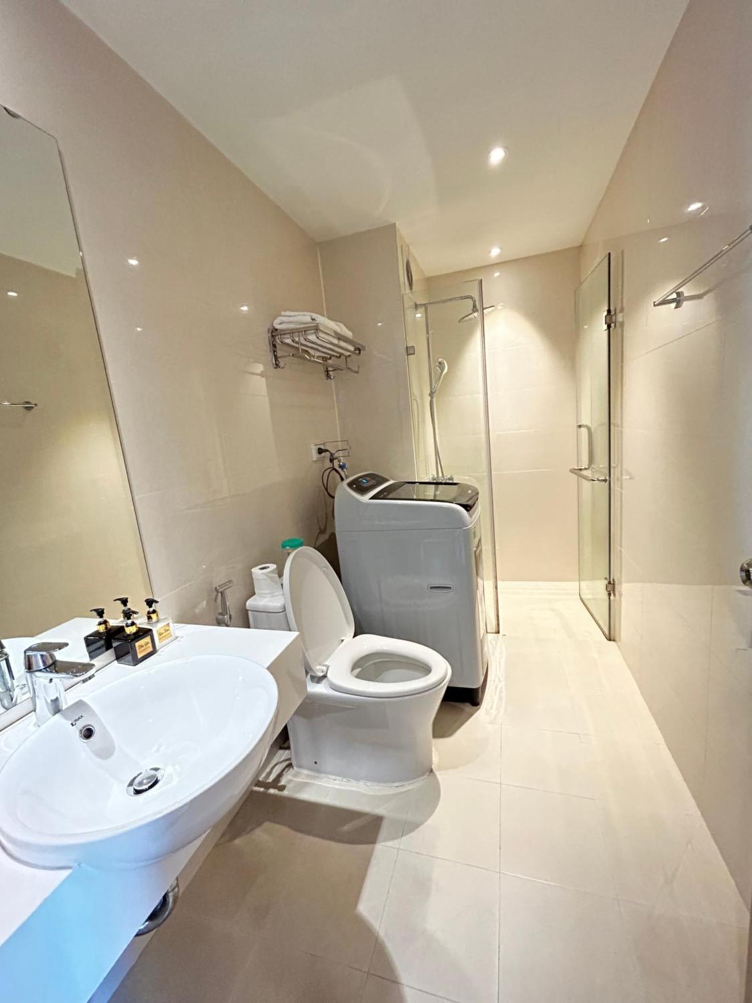 Sunday Premium Apartment Ha Long Exteriör bild